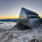 Santnerpasshuette Architektur Abenddaemmerung